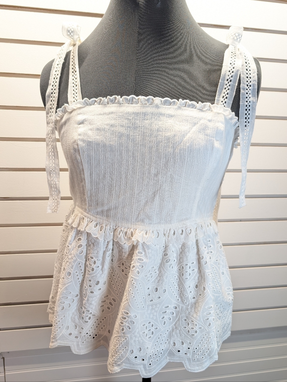 Allison New York Eyelet Smocked Camisole Top with Ribbon Straps Size Medium EUC